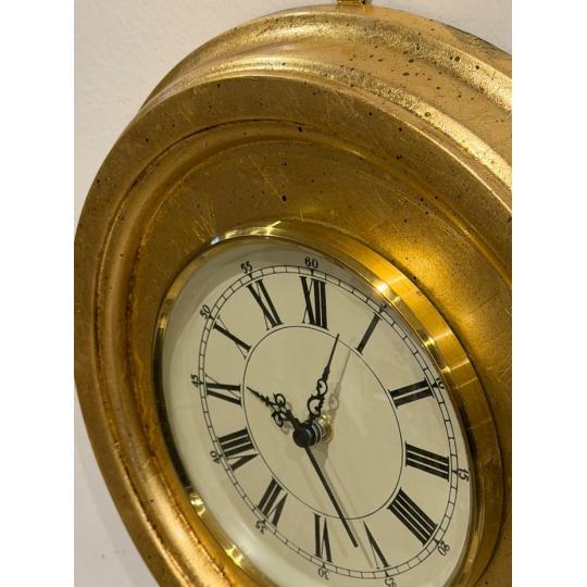 klasszikus arany fali ora polgari elegans luxus haloszoba nappali dekoracio toszkan aranyfolias villa kastely orak 2.jpg